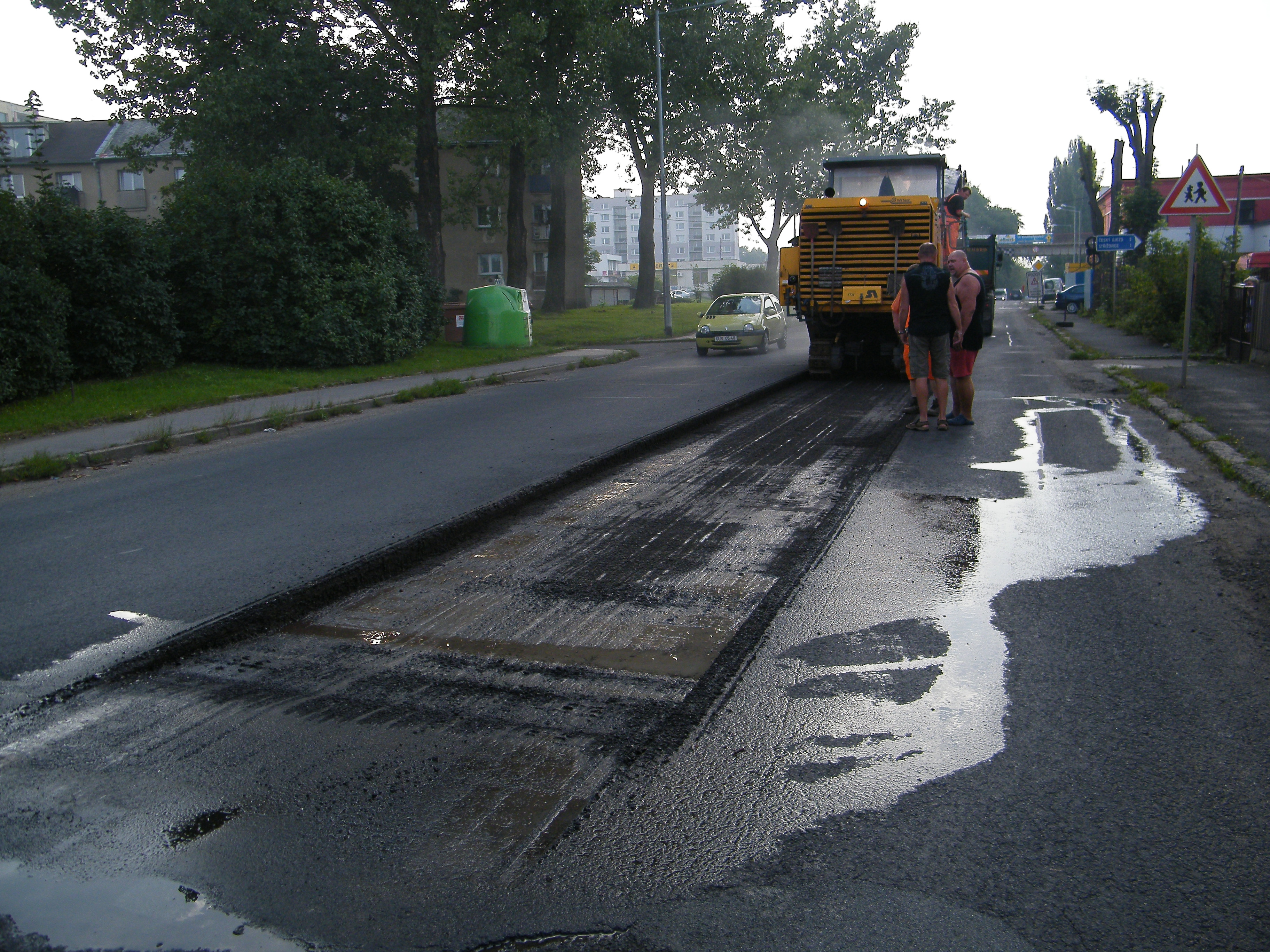 Opravy silnice ve Všebořické ulici začaly