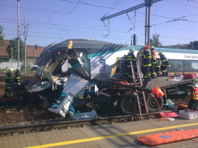 Srážka vlaku Pendolino s kamionem u Studénky