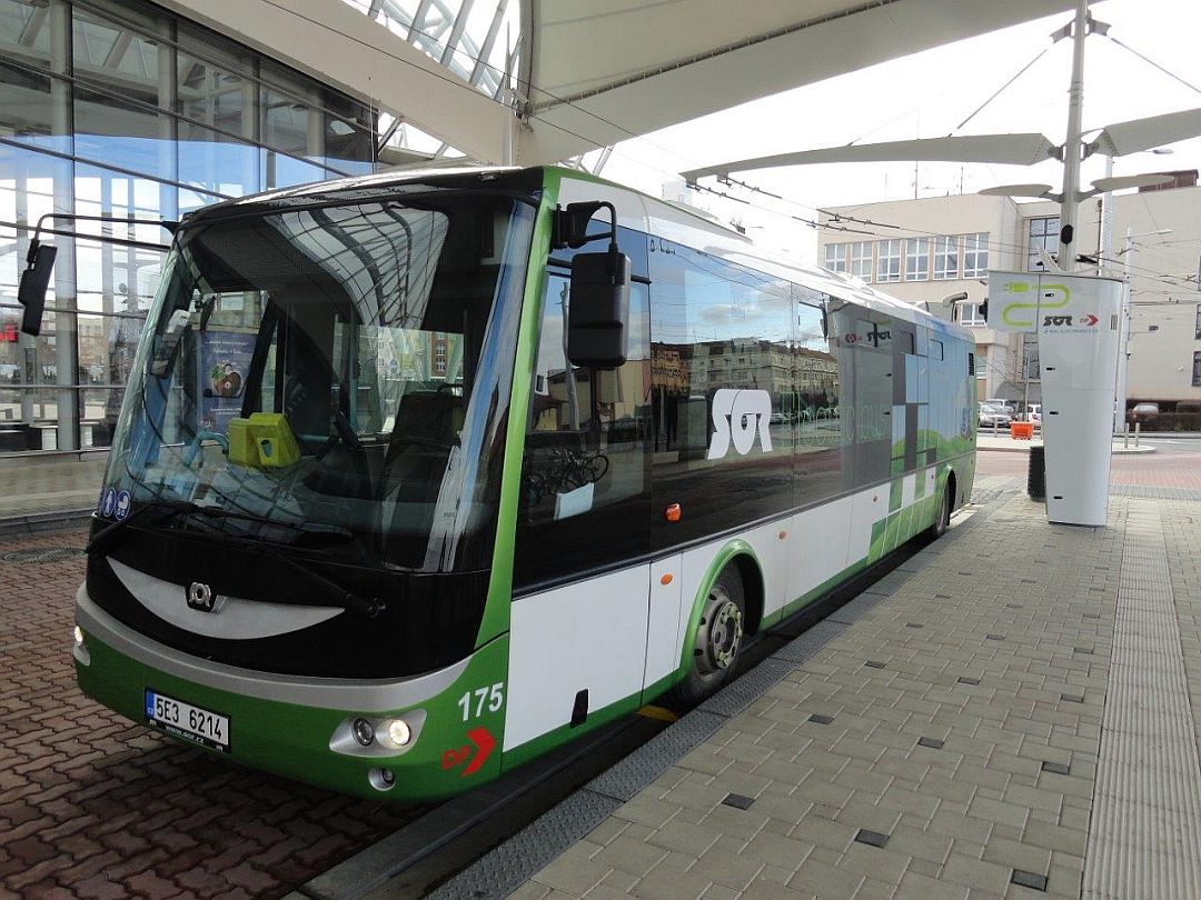 Královéhradecký dopravní podnik testuje takzvané rychlodobíjení elektrobusů