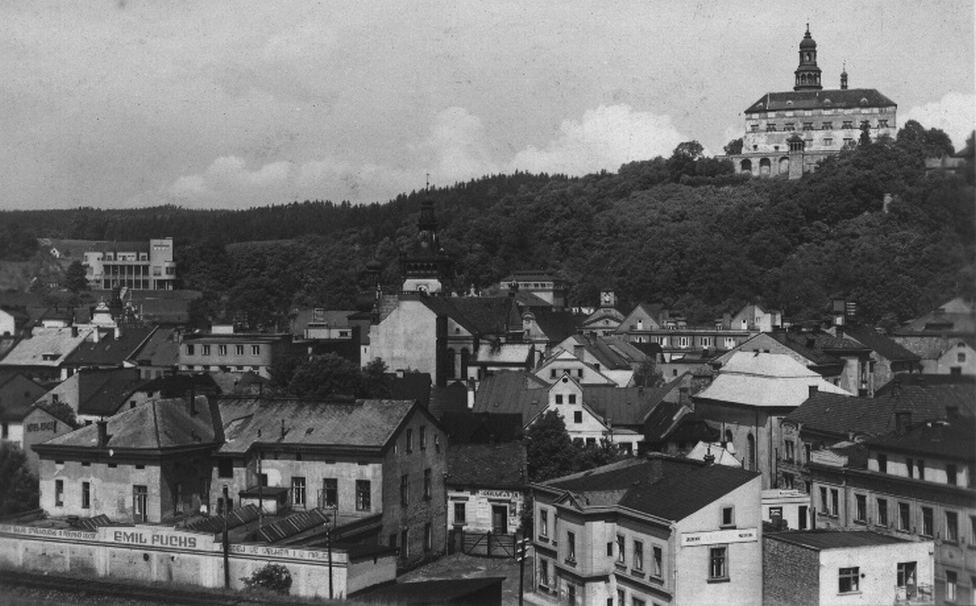 Židovská čtvrť v Náchodě v meziválečné období dům čp. 413 Fuchsovi (pohled od Husova sboru)