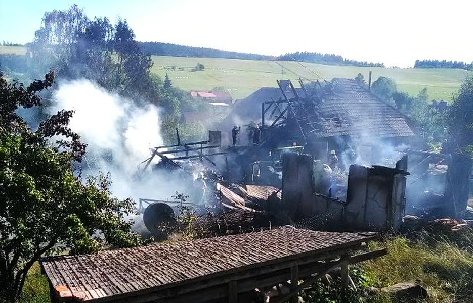 Požár stodoly v Pecce způsobil škodu 1,5 milionu korun