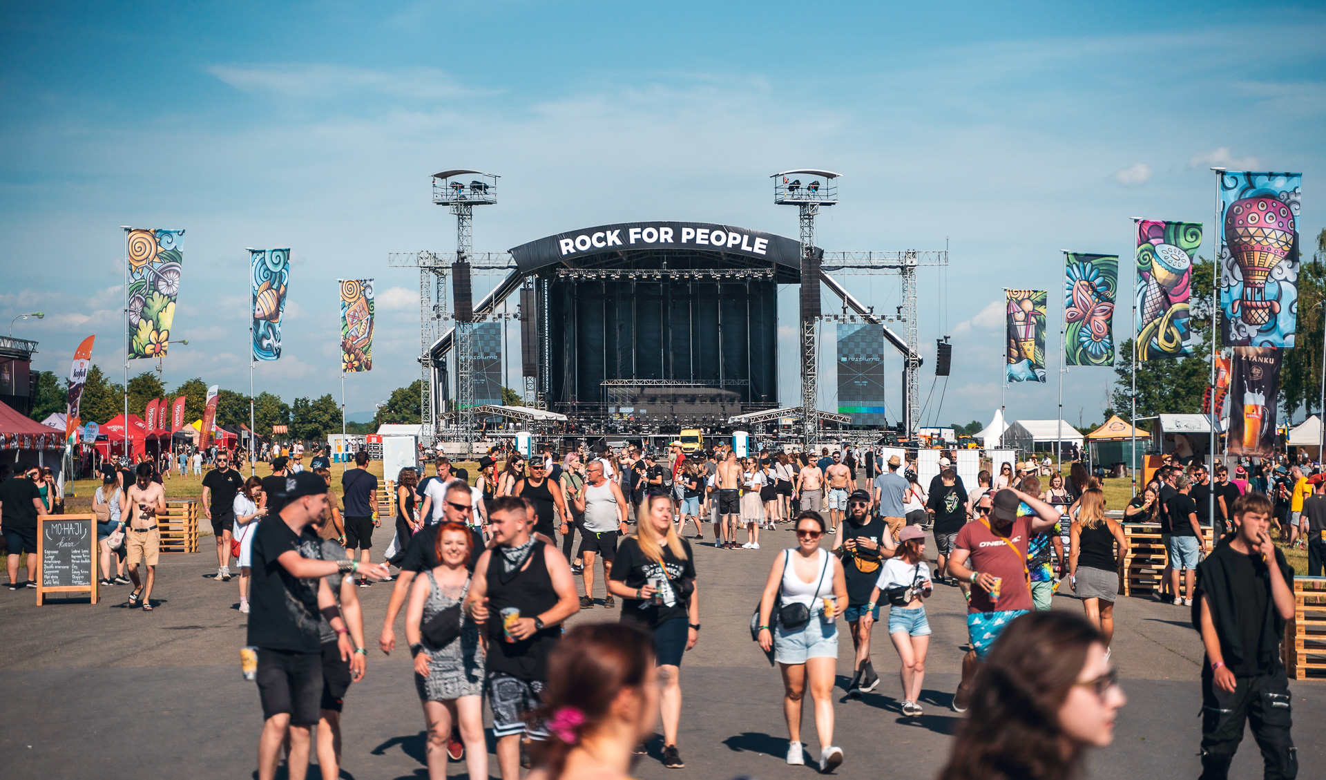 V Hradci Králové začal festival Rock for People - hlásí rekordní  návštěvnost | Hradec Králové