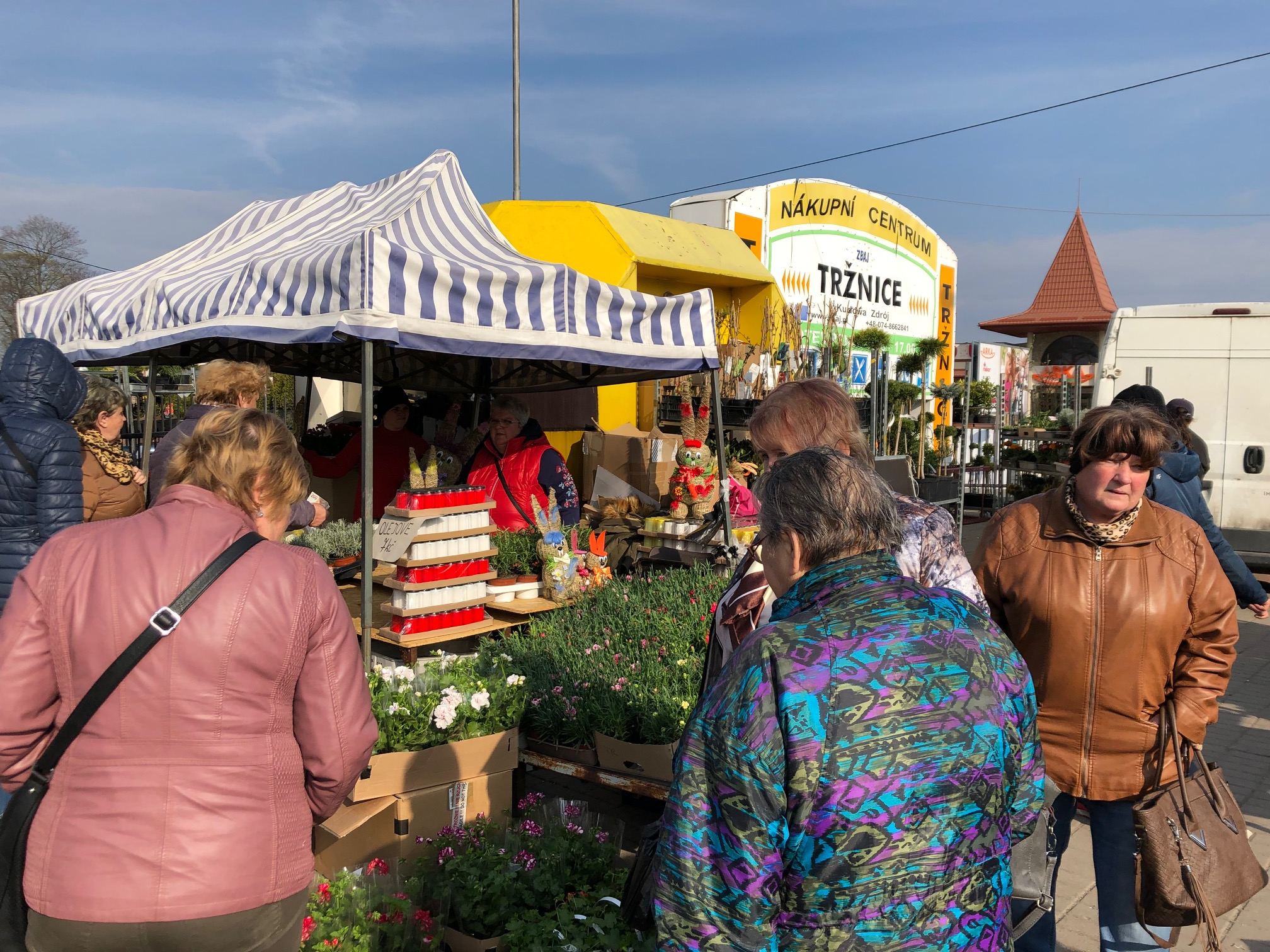 Lidé z celého Česka neváhají zajet na polskou tržnici i stovky kilometrů