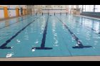 Kvůli koronaviru chybí v bazénu v Jindřichově Hradci školáci, kteří by tu normálně absolvovali povinné kurzy plavání