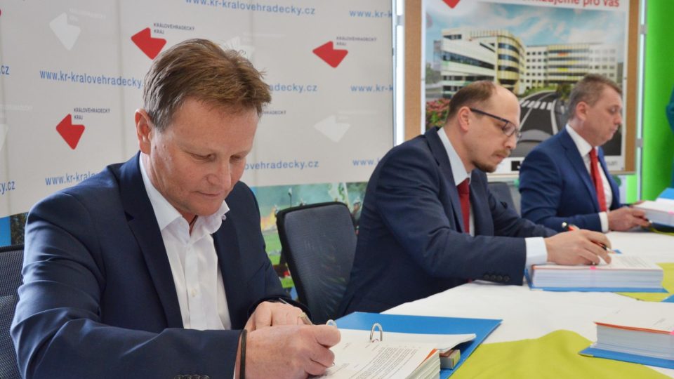 Podpis smlouvy o modernizaci Oblastní nemocnice Náchod