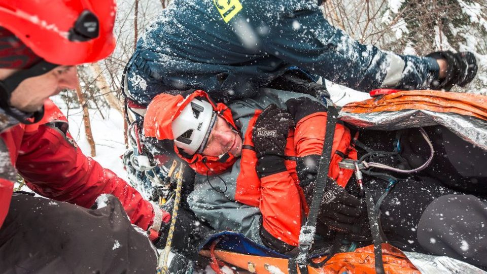 Fotografie hasičů - lezců při výcviku a při zásazích
