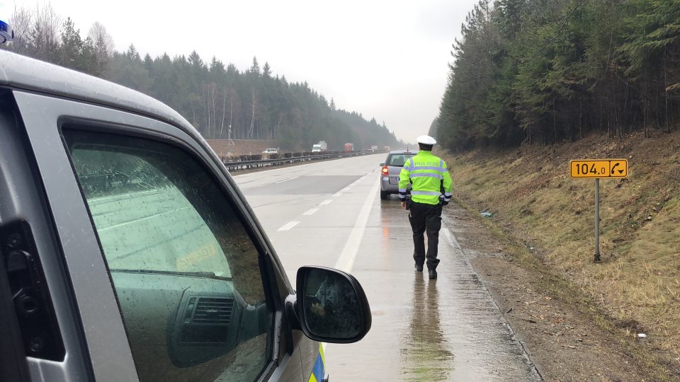 Policista na cestě za řidičem