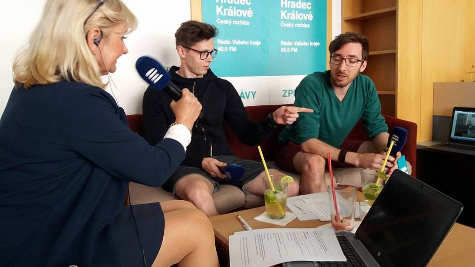 Tomáš Tuček a Ondřej Martínek v naší radioporadně z rozhlasové kavárny spolu s Ladou Klokočníkovou