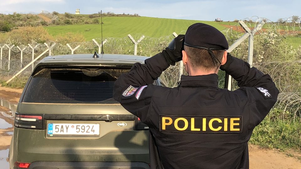 Policisté sledují pohyb na hranici Makedonie a Řecka