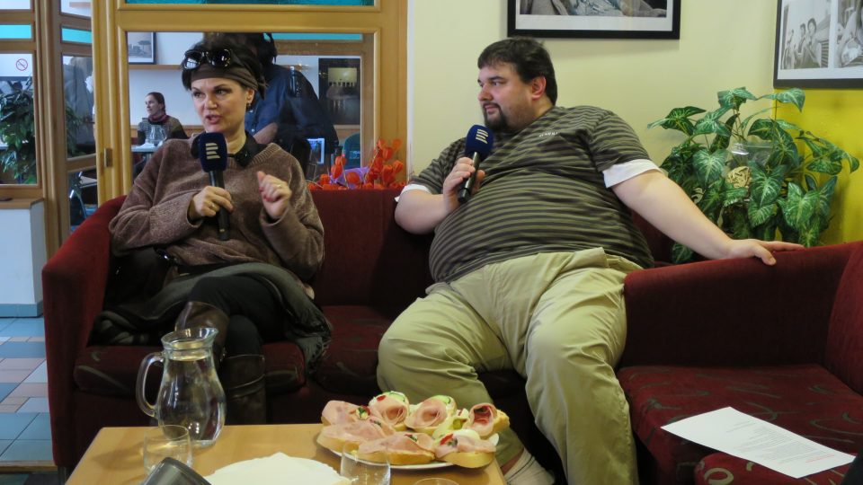 Simona Postlerová v rozhlasovém klubu s Tomášem Magnuskem