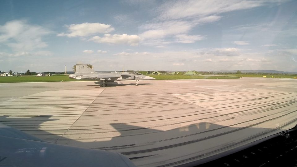 Pohled z jednoho stíhacího letounu na druhý