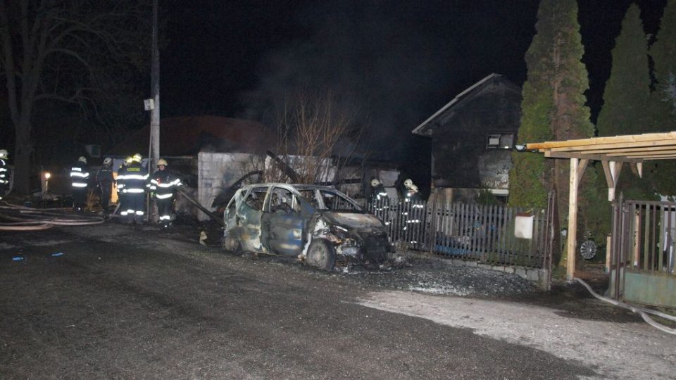 Šest jednotek hasičů zasahovalo u požáru v Budčevsi