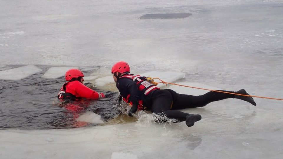 Výcvik záchrany ze zamrzlé vodní plochy