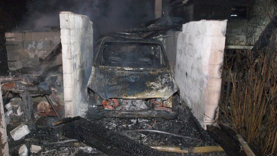 Šest jednotek hasičů zasahovalo u požáru v Budčevsi