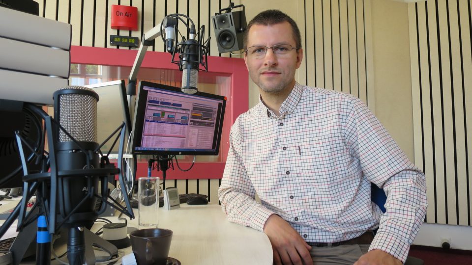 Radek Drahný ve studiu Českého rozhlasu Hradec Králové