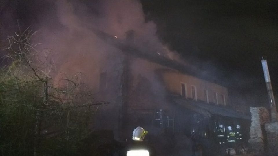 České hasičské jednotky pomáhaly u požáru polského penzionu