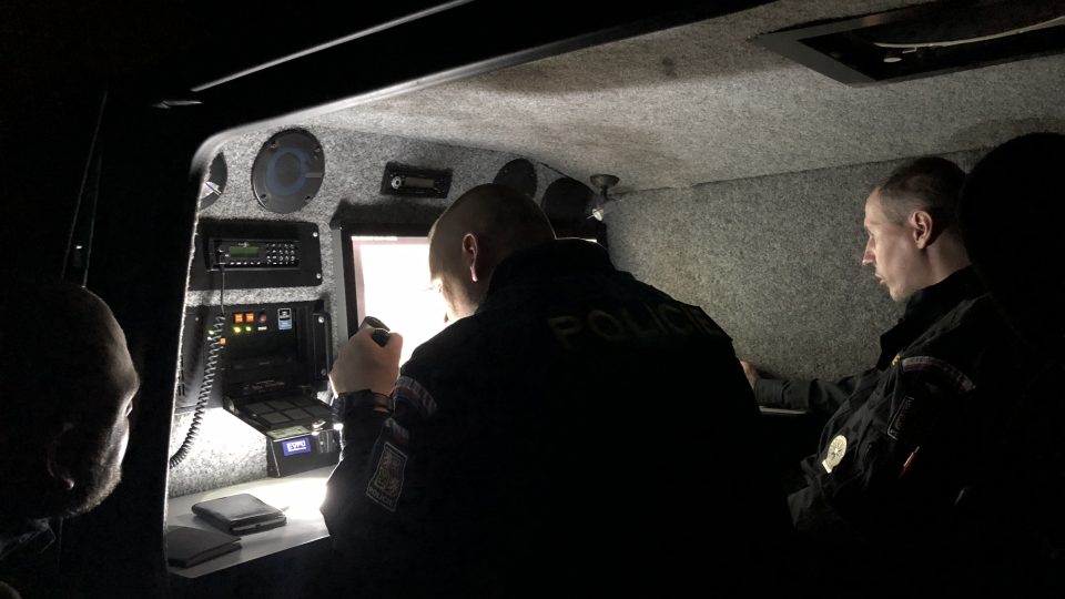 Čeští policisté sledují pohyb na hranici i v noci. Mají pro to různé nástroje