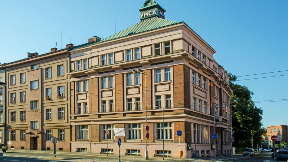 Budova YMCA v Hradci Králové, architekti Václav Rejchl ml. a Jan Rejchl, postaveno 1922-1923