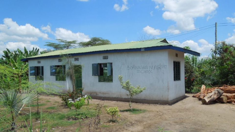 Škola v Africe U Komáří řeky