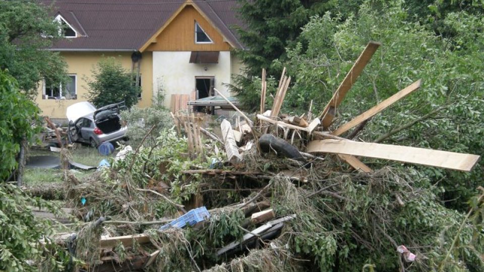 Povodňové scenérie nejen v Novém Jičíně-Žilině jsou stěží uvěřitelné. | foto: Josef Gabzdyl Povodňové scenérie nejen v Novém Jičíně-Žilině jsou stěží uvěřitelné.
