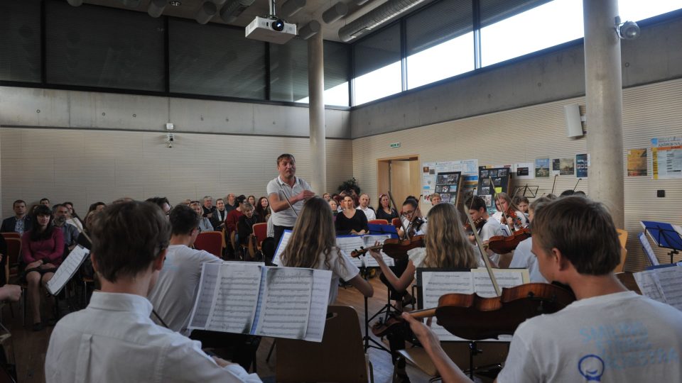 Smiling String Orchestra při ZUŠ Střezina v Hradci Králové