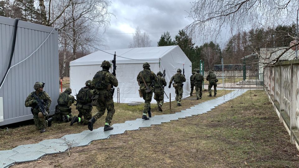 Čeští vojáci mají v Rukle ideální podmínky pro výcvik a téměř každý den tvrdě trénují