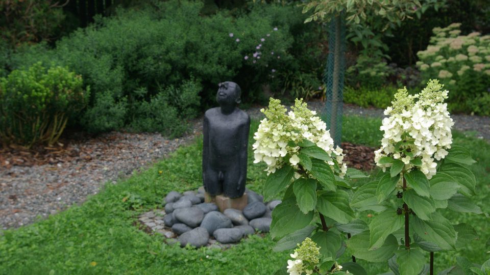 Zákoutí zahrady v Hasině ukrývají i  sochařské příběhy