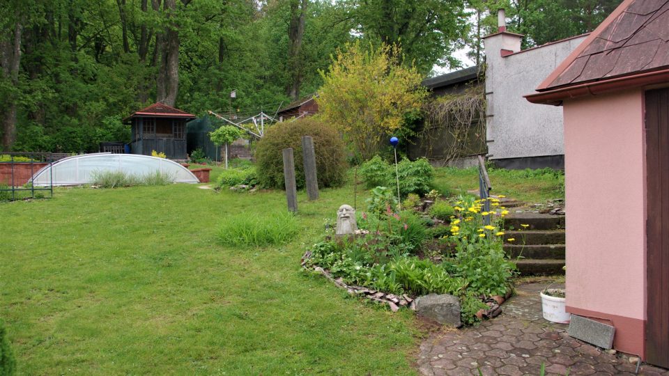 Jedno z míst, které má Miloslav Bařina rád - zahrada u domu ve Foersterově ulici v Nové Pace