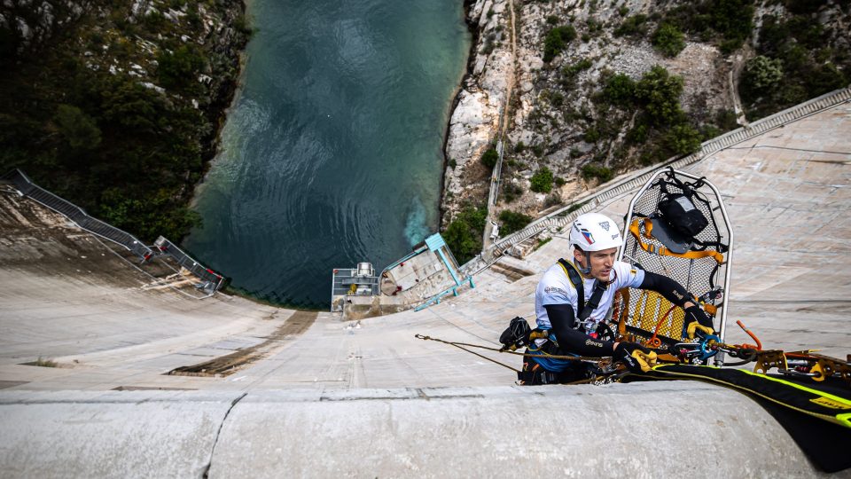 Hasiči-lezci Královéhradeckého kraje si odvezli stříbrnou medaili z mezinárodní soutěže Grimpday 2023 ve Francii