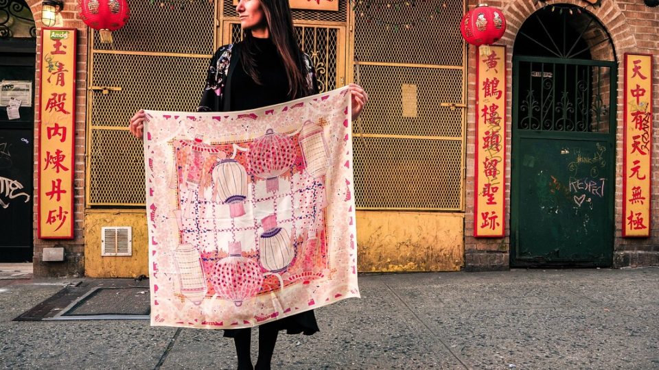 Šátek Sakura v newyorské čtvrti Chinatown