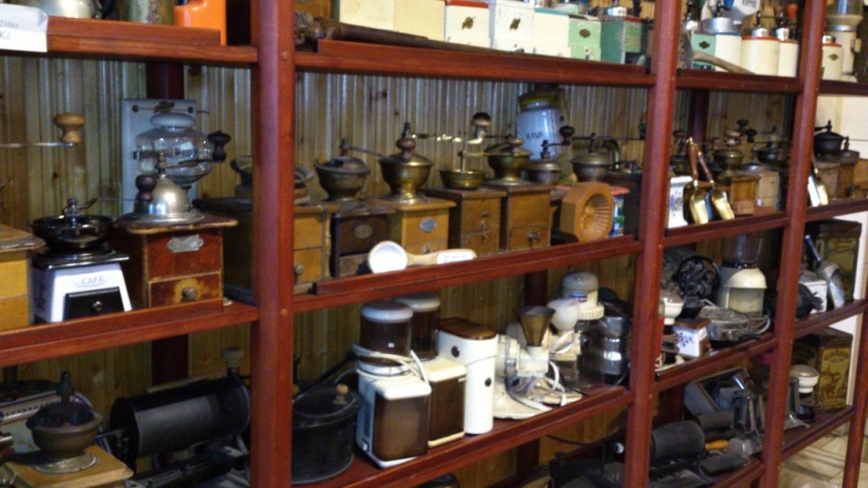 Sbírka kávových mlýnků v Borohrádku u Petra Frolíka