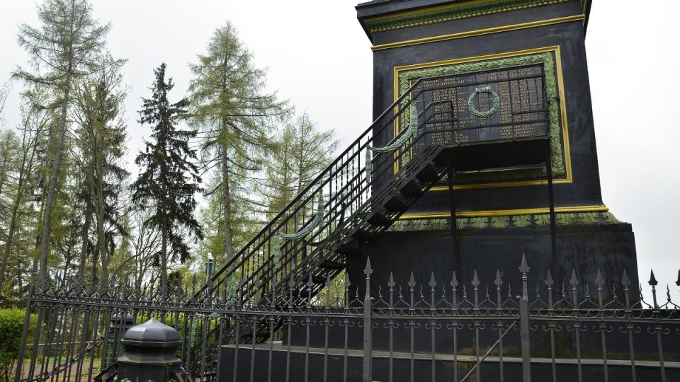 K pomníku generála Gablenze bylo teprve počátkem 20. století přistaveno schodiště