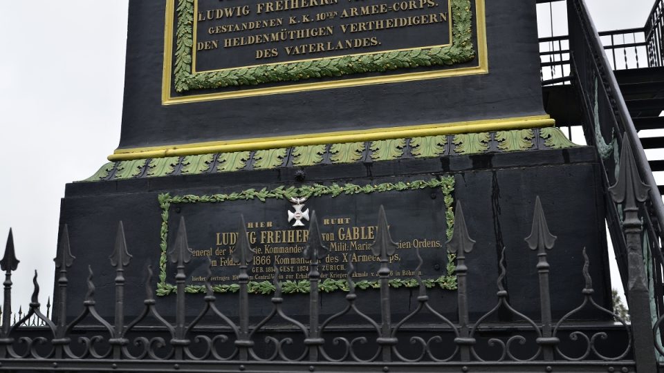 Pomník s kryptou a ostatky generála Gablenze