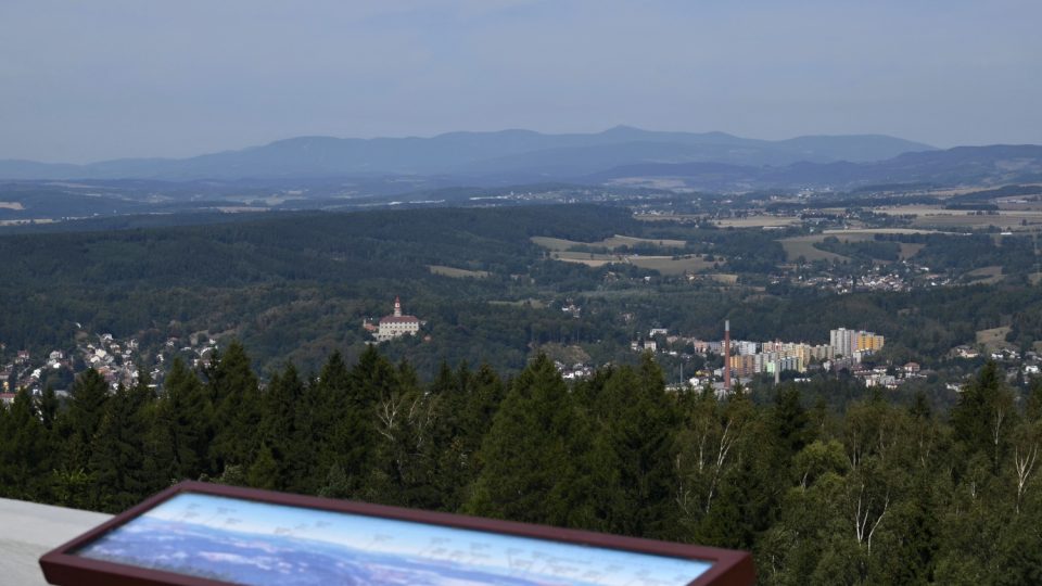 Výhled na město Náchod a Krkonoše