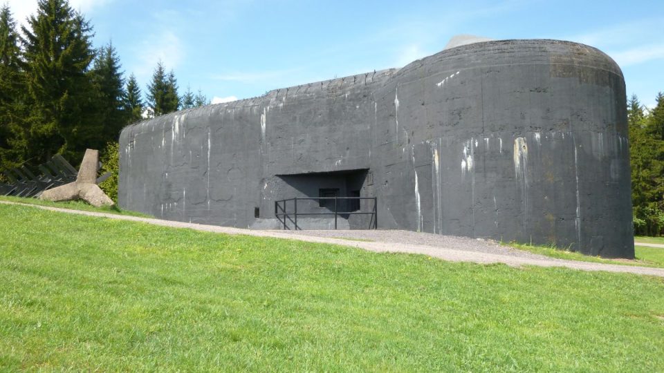 Obr na úpatí Krkonoš. Pevnost Stachelberg je největší dělostřeleckou tvrzí v Čechách