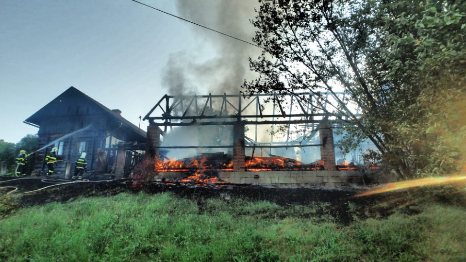 K požáru stodoly došlo v obci Dubenec na Trutnovsku
