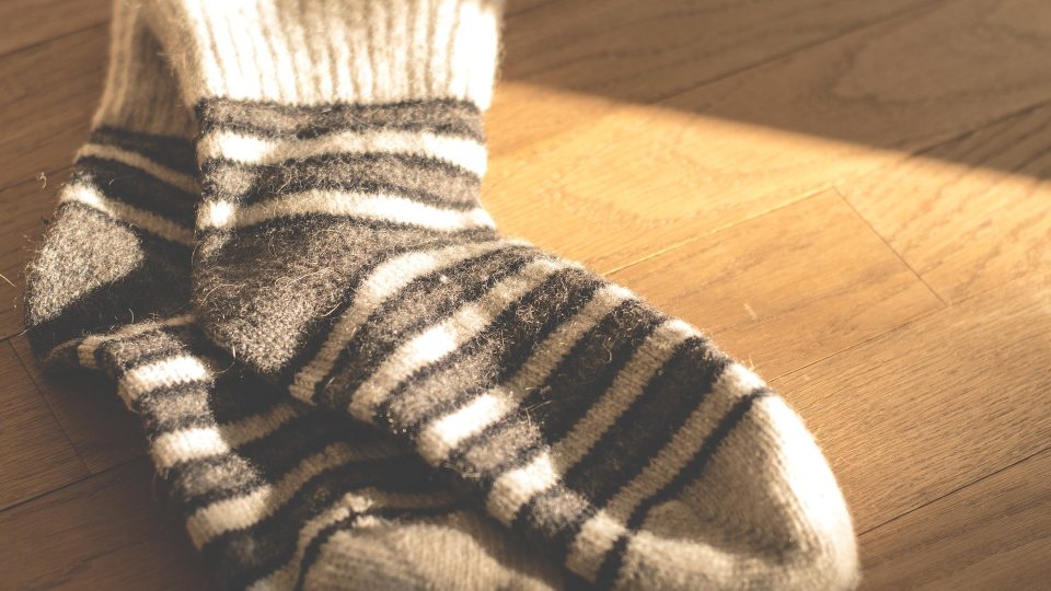 Náchodská nemocnice žádá veřejnost o pletené ponožky pro pacienty (ilustrační foto)