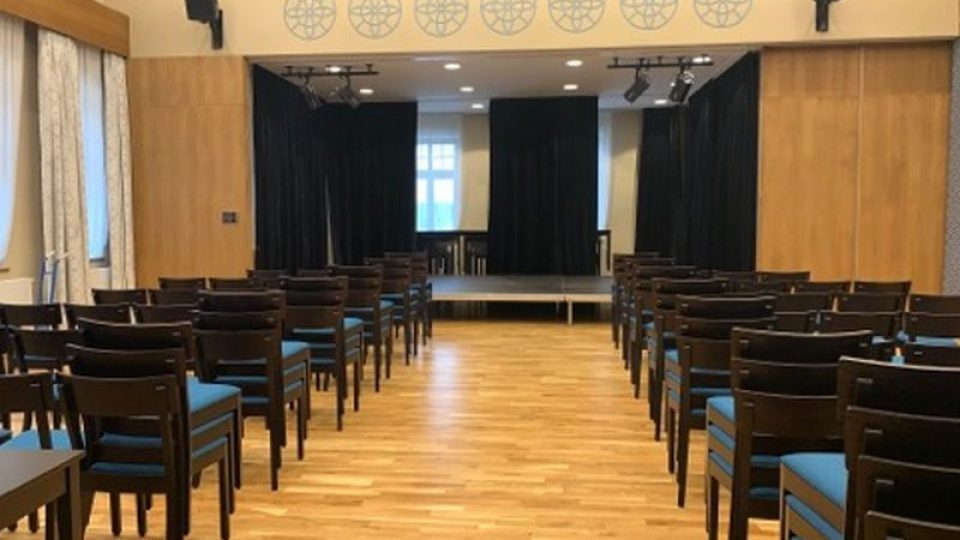 Malý sál v divadle J. K. Tyla v Červeném Kostelci je po kompletní obnově opět v provozu
