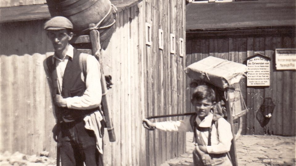 Robert Hofer se synem Emila Hofera, Sněžka, 1935 
