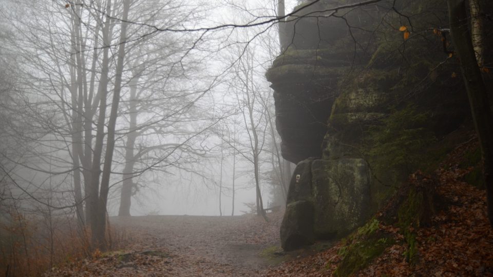 Cesta k jezírku, Jiráskovy skály