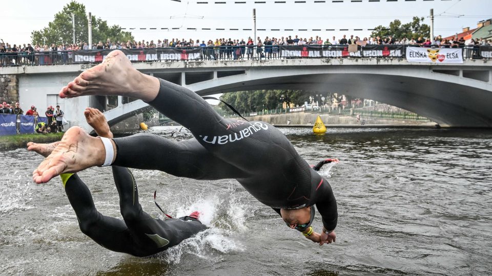 Česko se zapsalo na světovou mapu slavné značky Ironman. Hradec Králové hostil historický závod