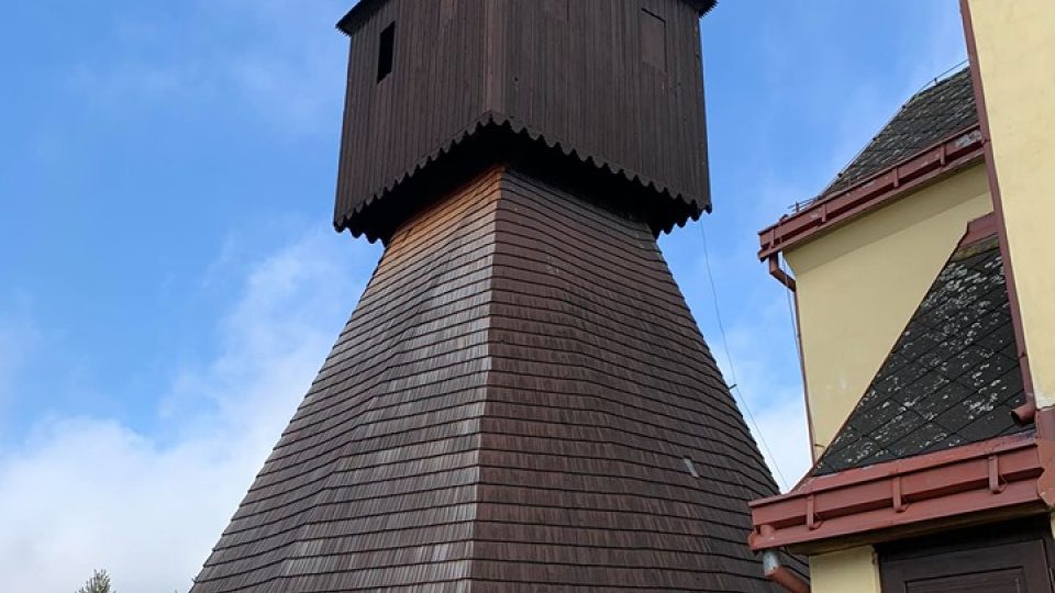 Rtyňská dřevěná zvonice ze 16. století se po šesti letech oprav znovu otevře turistům