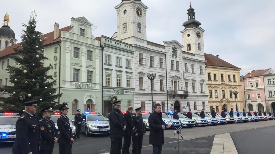 Policisté v Královéhradeckém kraji převzali do užívání 23 nových aut