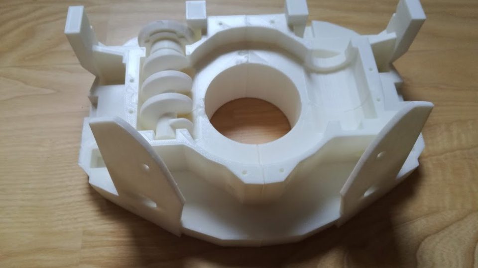 Univerzita Hradec Králové tiskne na speciální 3D tiskárně robota