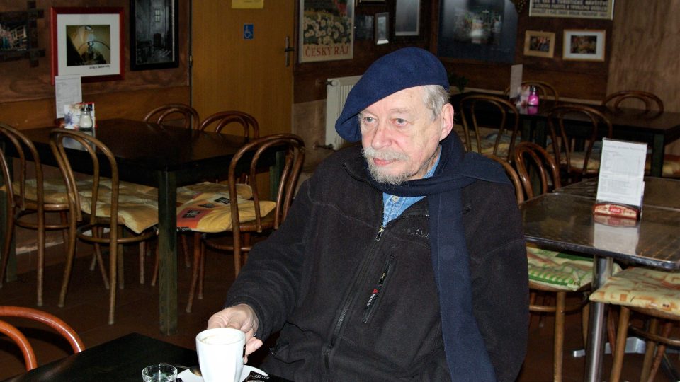 Petr Volf při natáčení rozhlasové Návštěvy v Kavárně 39 v Jičíně