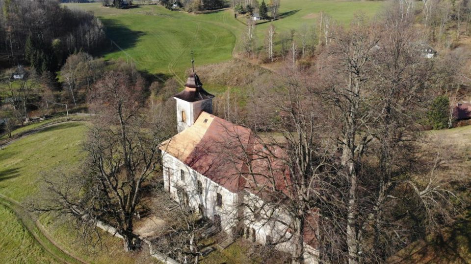 Chalupáři z Kačerova v Orlických horách se snaží o záchranu místního kostela svaté Kateřiny