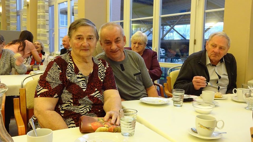 Královéhradečtí rozhlasáci rozdávají radost v domovech pro seniory. Jsou Ježíškovým vnoučetem