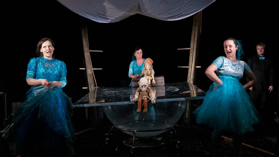 Klasickou pohádku O Zlaté rybce připravilo hradecké loutkové divadlo Drak