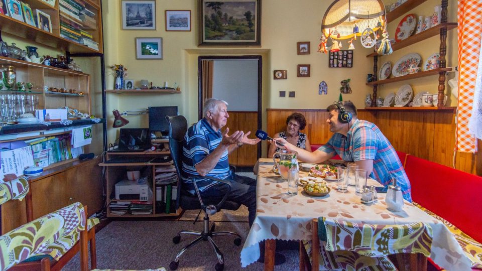 Miroslava a Miroslav Novákovi během natáčení | foto: Martin Čuřík Miroslava a Miroslav Novákovi během natáčení