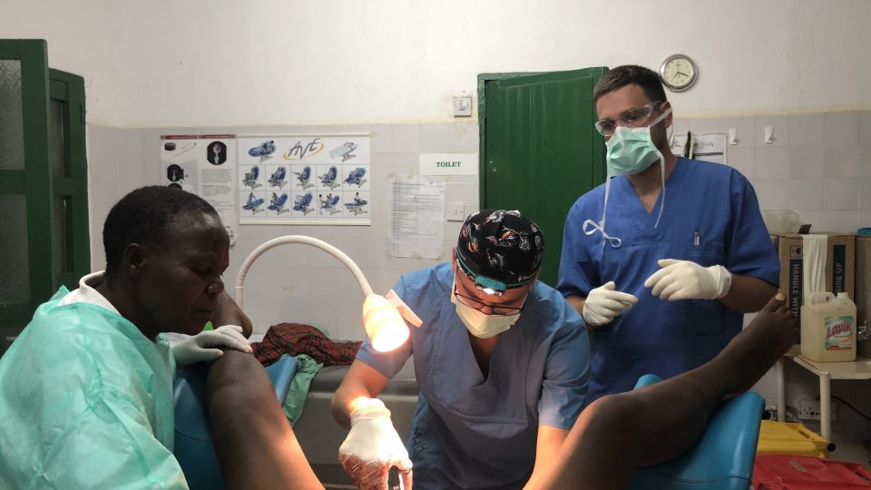 Student medicíny Tomáš Sychra na stáži v Africe 
